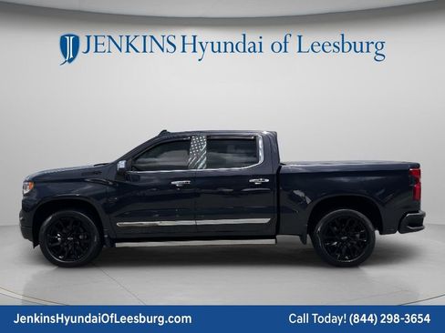 Used 2022 Chevrolet Silverado 1500 High Country w/ High Country Premium Package AWD/4WD image 8