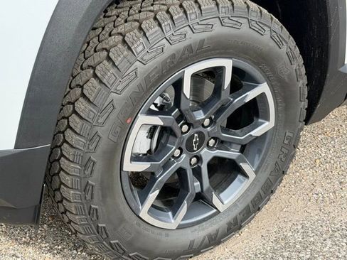 New 2026 Chevrolet Equinox ACTIV w/ Convenience Package III image 9