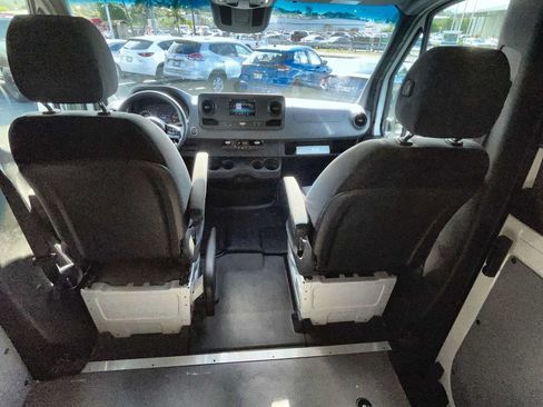 Used 2020 Mercedes-Benz Sprinter 2500 image 23