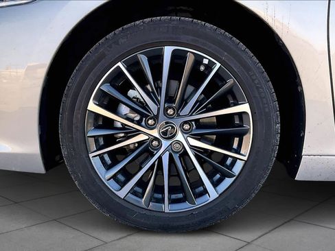 Used 2024 Lexus ES 350 image 10