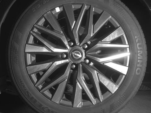 Used 2025 Nissan Altima 2.5 SV FWD image 14