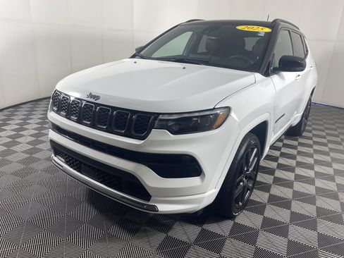 Used 2025 Jeep Compass Limited w/ High Altitude Package AWD/4WD image 12