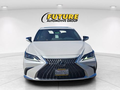 Used 2025 Lexus ES 350 w/ Premium Package FWD image 2
