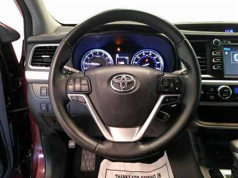 Used 2017 Toyota Highlander XLE image 6