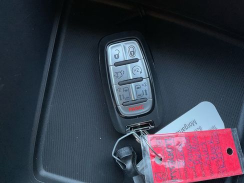 New 2026 Chrysler Pacifica Select w/ S Appearance Package image 36