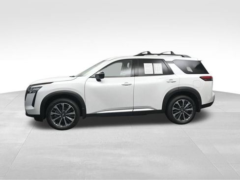 Used 2026 Nissan Pathfinder Platinum FWD image 2