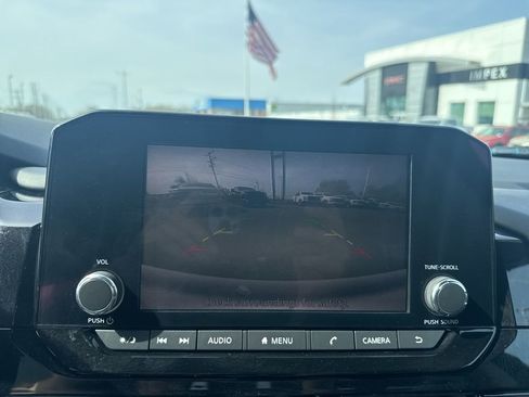 Used 2022 Nissan Pathfinder SV image 21