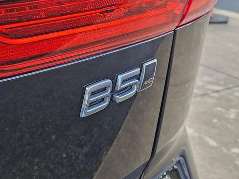 Used 2025 Volvo XC60 B5 Plus image 10