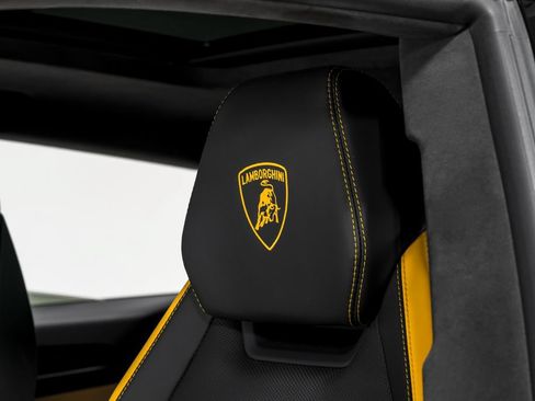 Used 2025 Lamborghini Urus S AWD/4WD image 21