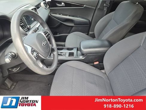 Used 2019 Kia Sorento AWD V6 image 14