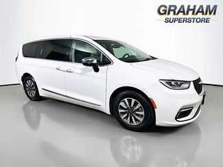 Used 2023 Chrysler Pacifica Limited FWD video 1