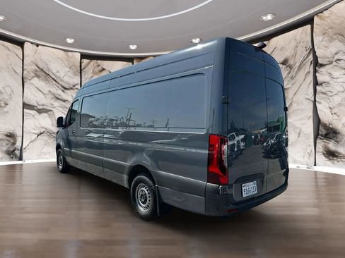 Used 2022 Mercedes-Benz Sprinter 2500 image 7