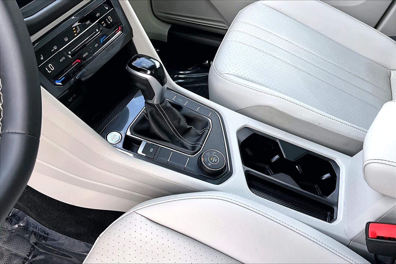 Used 2022 Volkswagen Tiguan SE AWD/4WD image 17