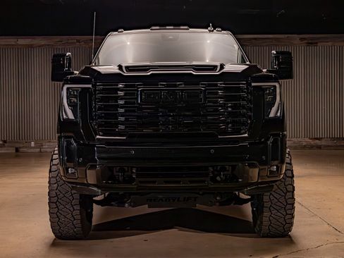 Used 2025 GMC Sierra 3500 Denali w/ Denali Reserve Package image 2