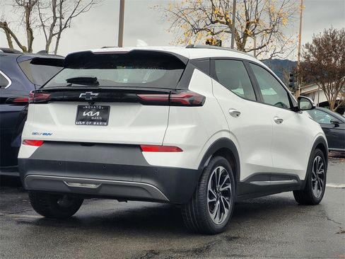 Used 2022 Chevrolet Bolt EUV Premier w/ Sun & Sound Package image 5