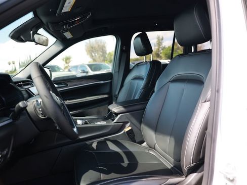 New 2025 Jeep Grand Cherokee Limited image 14