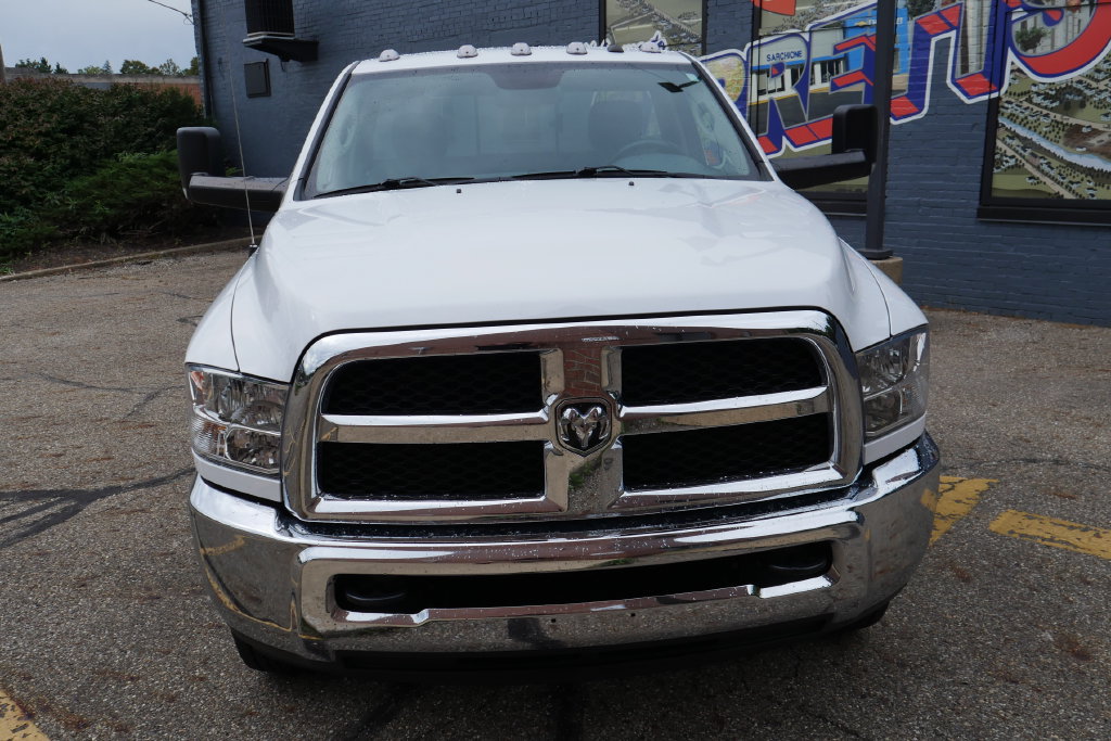 Used 2016 RAM 3500 Tradesman w/ Chrome Appearance Group AWD/4WD image 2