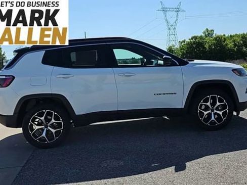 Used 2025 Jeep Compass Limited AWD/4WD image 9