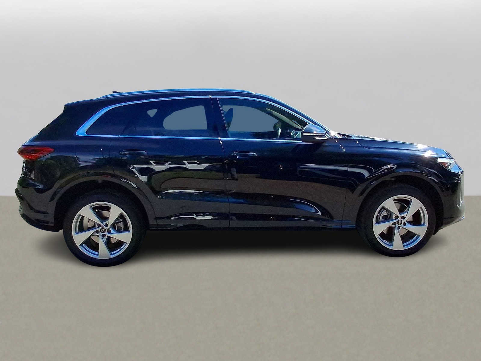 Used 2025 Audi Q5 Premium Plus AWD/4WD image 32