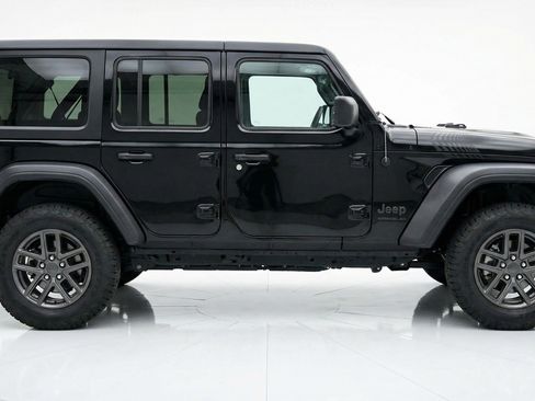Used 2025 Jeep Wrangler Unlimited Sport AWD/4WD image 11