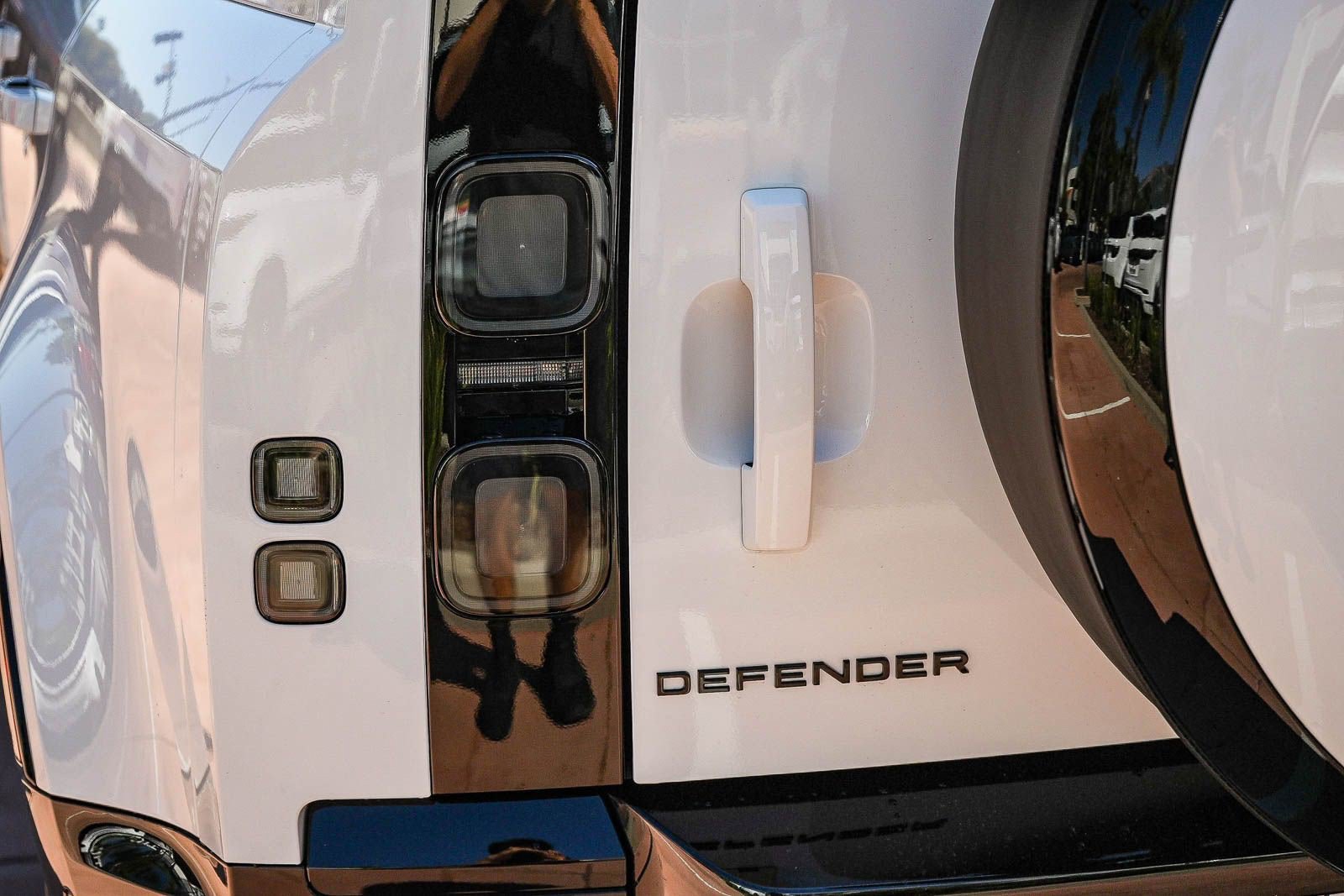 New 2026 Land Rover Defender 110 X-Dynamic SE AWD/4WD image 7