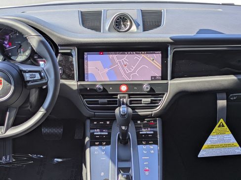 Certified 2026 Porsche Macan AWD/4WD image 20