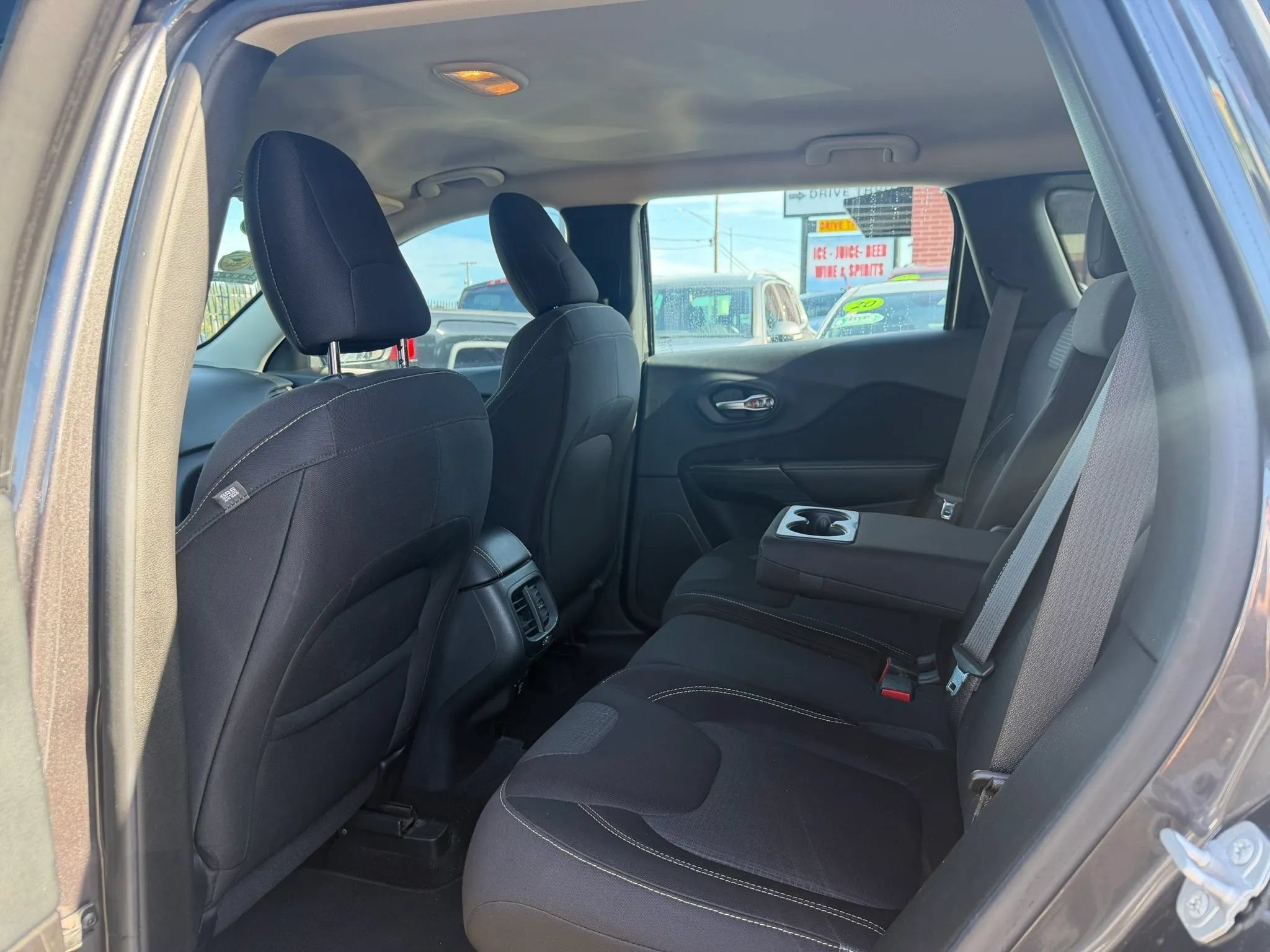 Used 2015 Jeep Cherokee Latitude FWD image 14