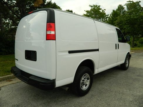 Used 2021 Chevrolet Express 2500 w/ Driver Convenience Package RWD image 7