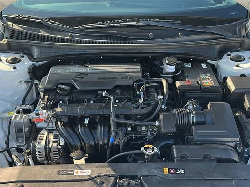 Used 2024 Hyundai Elantra SEL FWD image 3