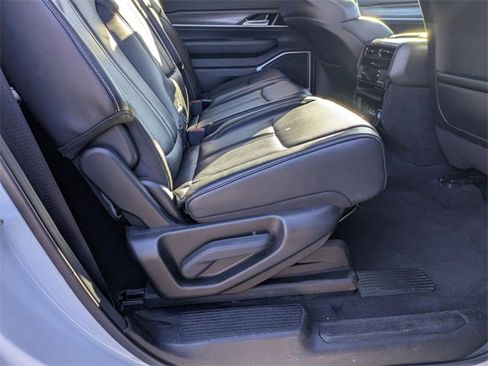 Used 2024 Jeep Wagoneer L Series III w/ Flexible Seating Group image 34