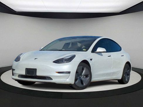 Used 2021 Tesla Model 3 Standard Range Plus image 1