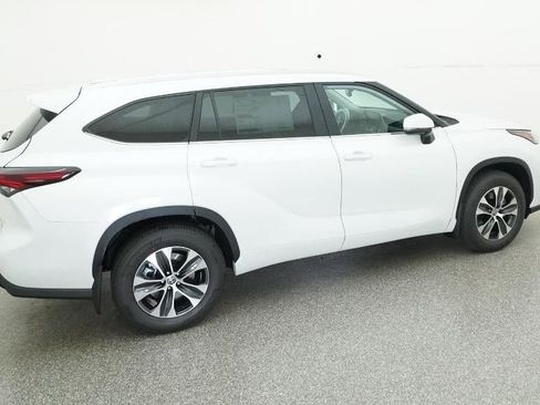 New 2026 Toyota Highlander XLE image 10