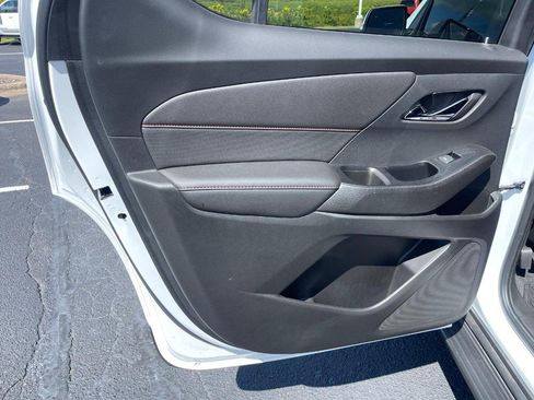 Used 2022 Chevrolet Traverse RS image 18