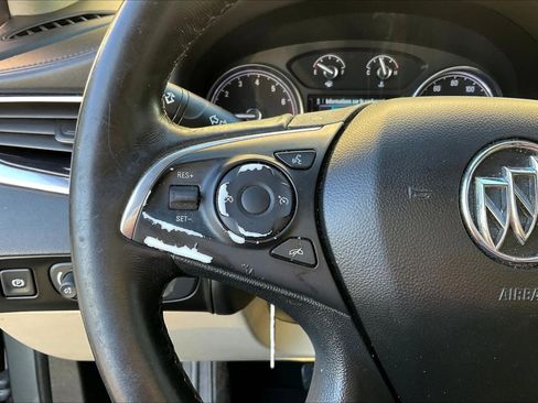 Used 2019 Buick Enclave Essence image 18