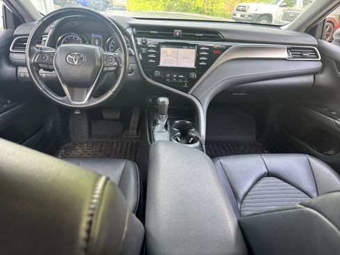 Used 2019 Toyota Camry SE w/ Convenience Package image 14