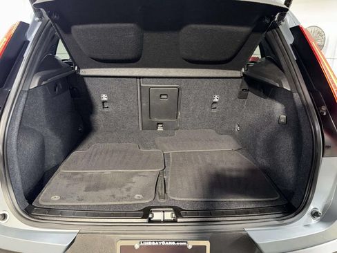 Used 2023 Volvo XC40 B5 Plus w/ Climate Package AWD/4WD image 17