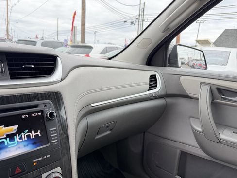 Used 2015 Chevrolet Traverse LT image 25