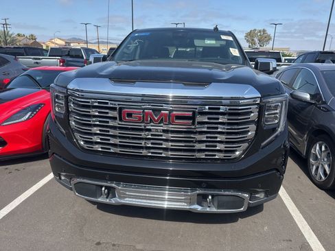 Used 2022 GMC Sierra 1500 Denali w/ Technology Package AWD/4WD image 3