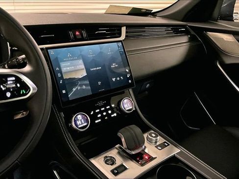 Certified 2025 Jaguar F-PACE R-Dynamic S image 5