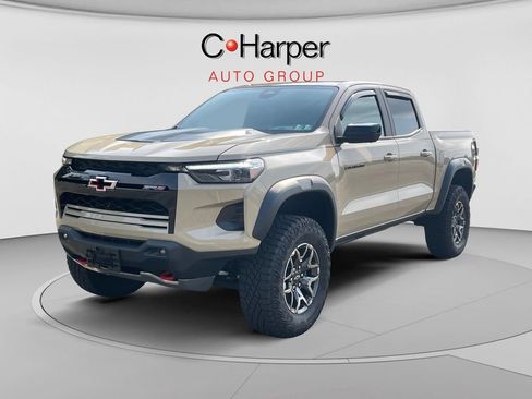 Used 2023 Chevrolet Colorado ZR2 w/ Technology Package AWD/4WD image 7