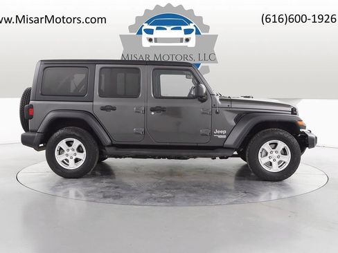 Used 2018 Jeep Wrangler Unlimited Sport S image 2