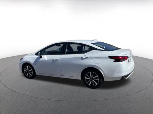 Used 2025 Nissan Versa SV image 9