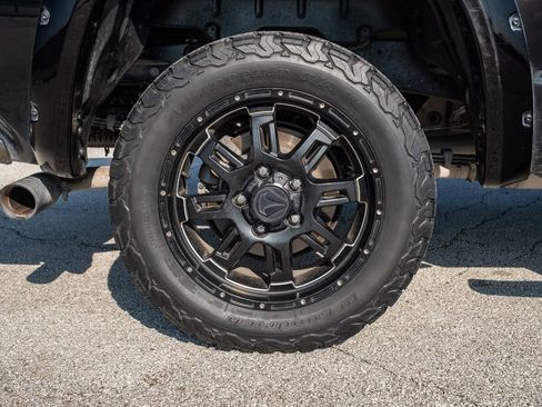 Used 2016 Toyota Tundra SR5 image 9