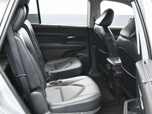 Used 2024 Toyota Grand Highlander XLE image 36