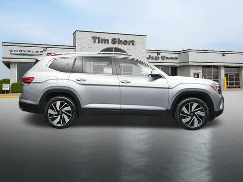 Used 2025 Volkswagen Atlas SEL AWD/4WD image 6