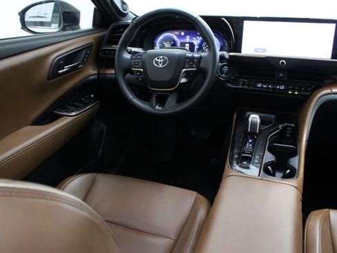 Used 2025 Toyota Crown Signia w/ Advanced Technology Package AWD/4WD image 33
