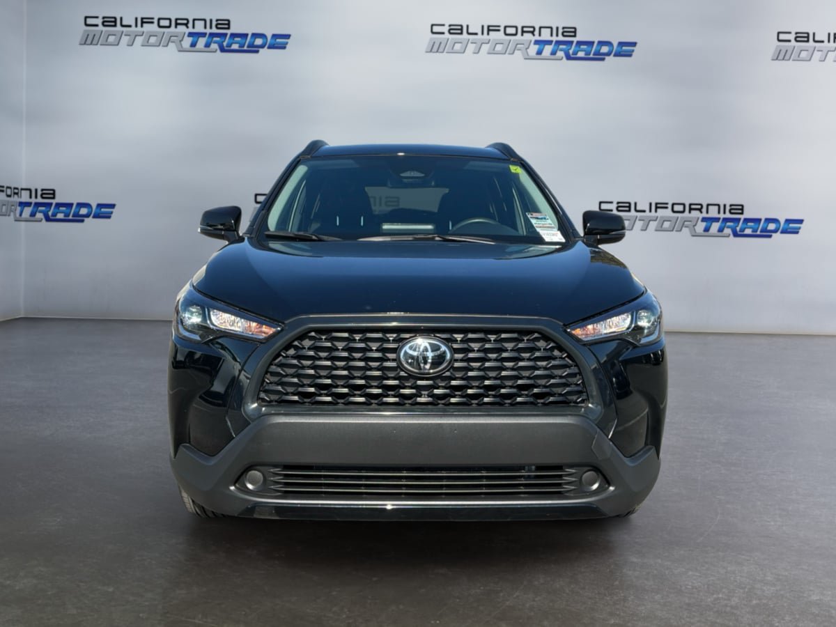 Used 2025 Toyota Corolla Cross LE FWD image 2