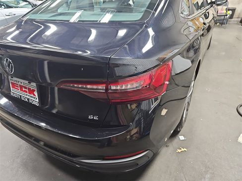 Used 2024 Volkswagen Jetta SE image 33