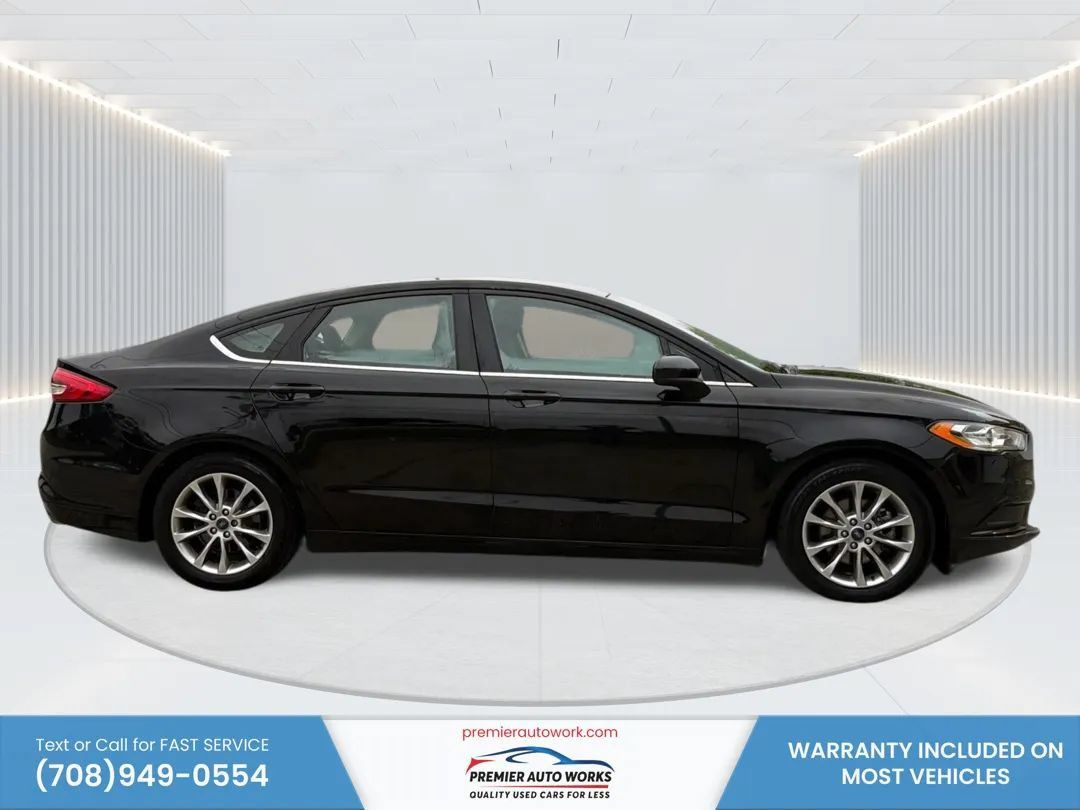 Used 2017 Ford Fusion SE FWD image 8