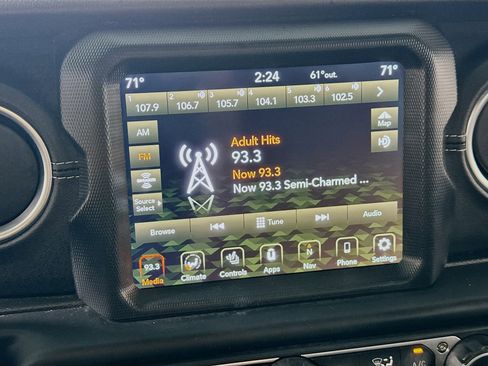 Used 2023 Jeep Wrangler Unlimited Sahara w/ Cold Weather Group AWD/4WD image 18